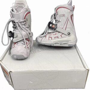 NEW WOMENS BURTON MOTO SI STEP IN SNOWBOARD BOOTS!  Size 4  LIGHT GRAY & RED